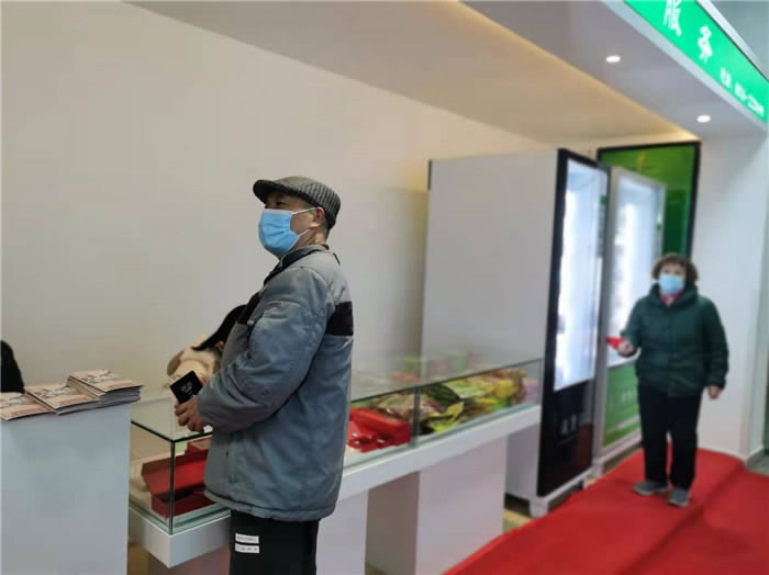 四川中青旅綿陽(yáng)分社、綿陽(yáng)市中旅假日旅行社、綿陽(yáng)自來(lái)文化傳播有限公司24H自助售貨服務(wù)盛大開業(yè)