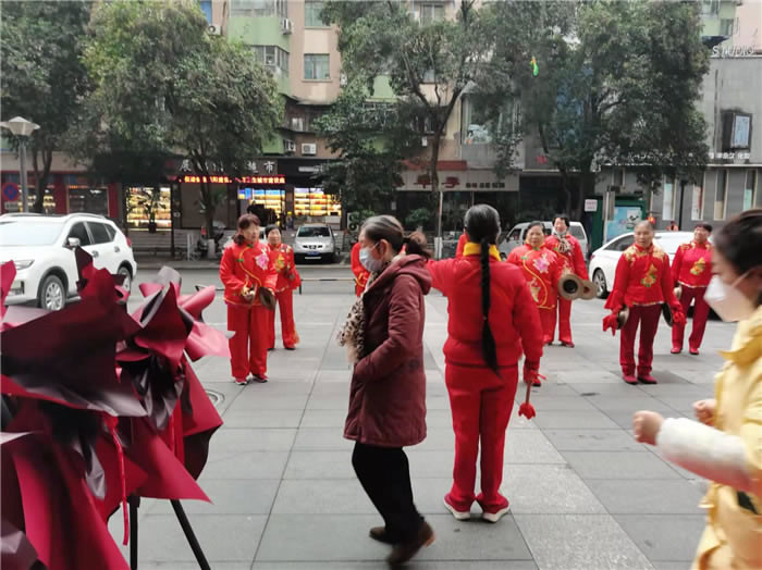 四川中青旅綿陽(yáng)分社、綿陽(yáng)市中旅假日旅行社、綿陽(yáng)自來(lái)文化傳播有限公司24H自助售貨服務(wù)盛大開業(yè)