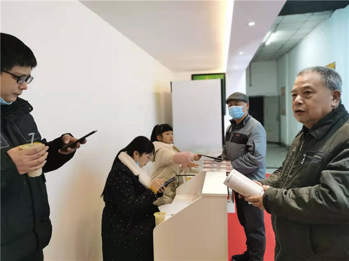 四川中青旅綿陽(yáng)分社、綿陽(yáng)市中旅假日旅行社、綿陽(yáng)自來(lái)文化傳播有限公司24H自助售貨服務(wù)盛大開業(yè)