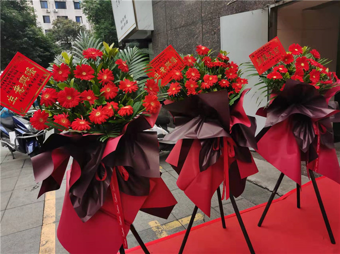 四川中青旅綿陽(yáng)分社、綿陽(yáng)市中旅假日旅行社、綿陽(yáng)自來(lái)文化傳播有限公司24H自助售貨服務(wù)盛大開業(yè)